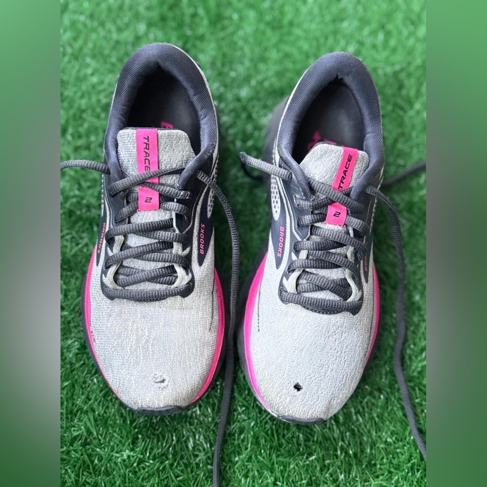 Brooks‎ Women's Running Shoes - Gray and Pink Size 5.5